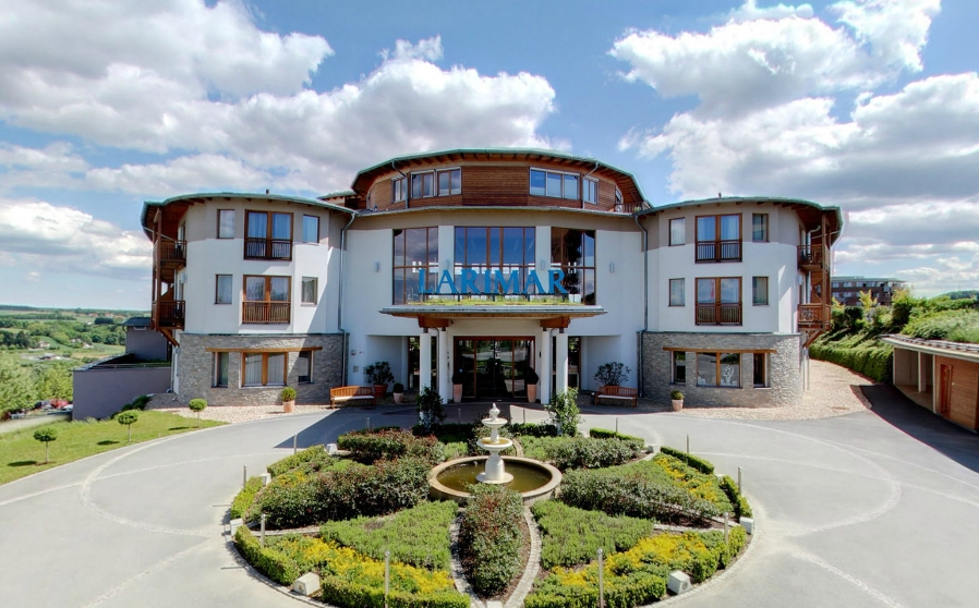ayurveda-portal-hotel-larimar-front
