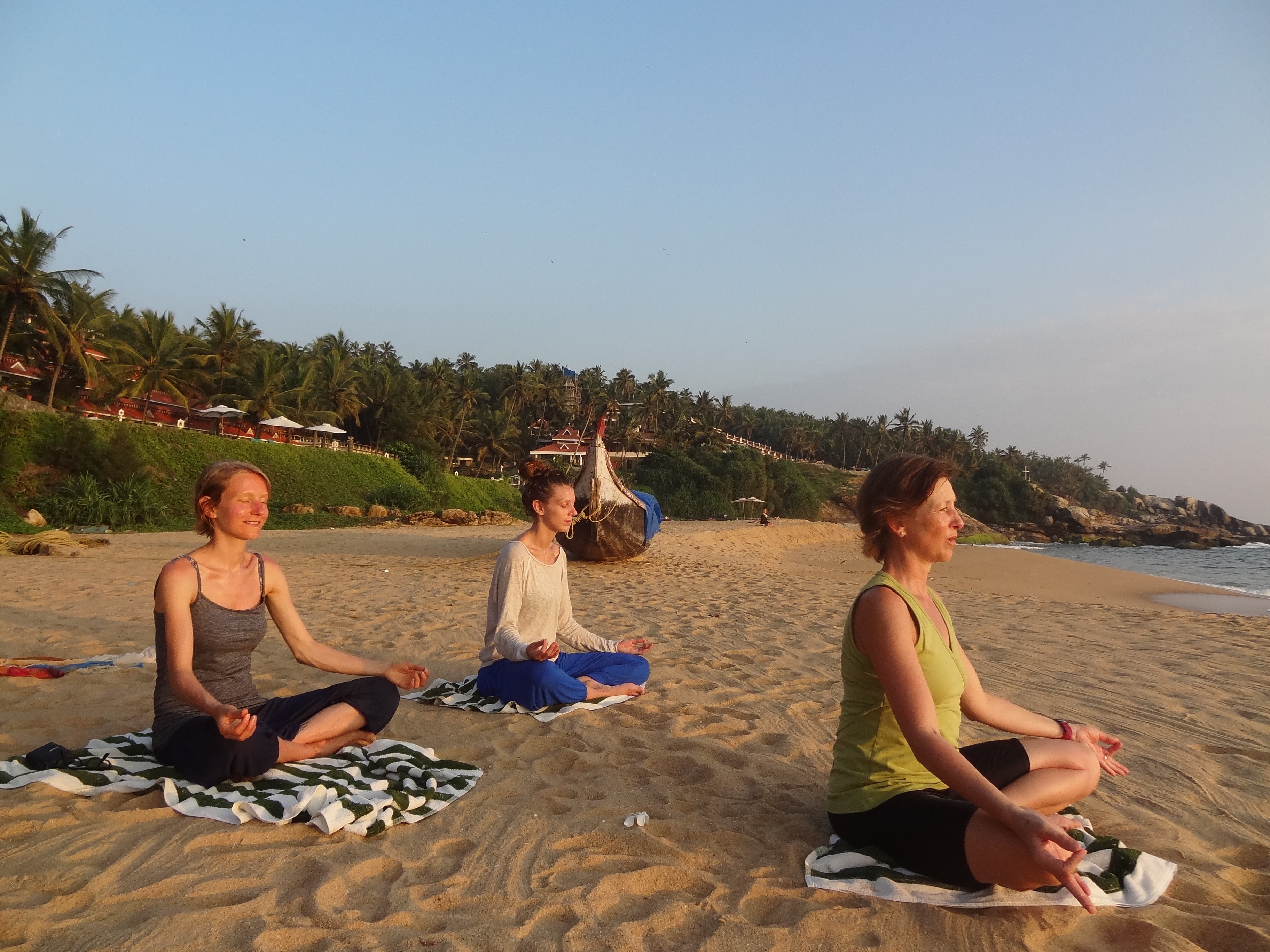 ayurveda-portal-yoga-urlaub-meditation-strand-neue_wege