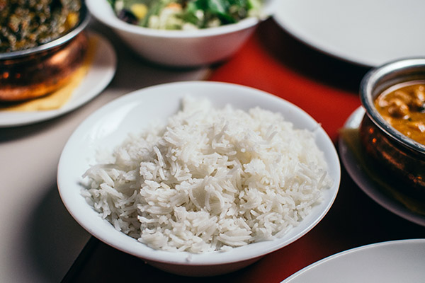 Ayurvedisches Fasten mit leichten Reisgerichten und Gemüse