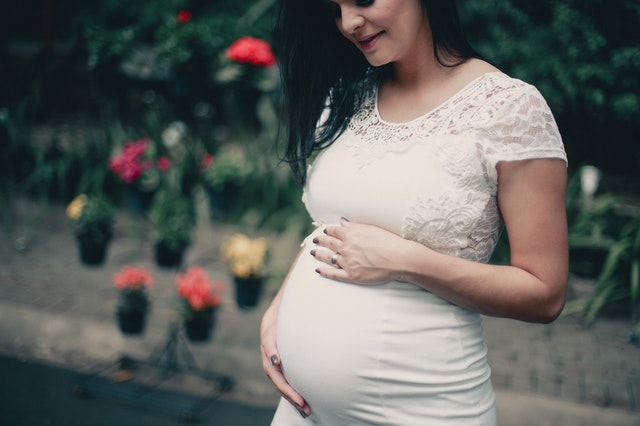 Naturheilkundliche Tipps für die Zeit vor, während und nach der Schwangerschaft